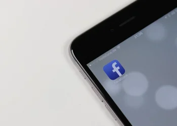 How Does Facebook Track You by Accelerometer Data?