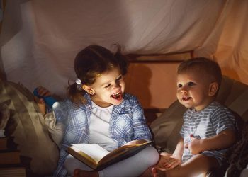 Amazon Epic Daily Deals - EverBrite 9-LED Flashlight Saves 46% at $11.55 Now