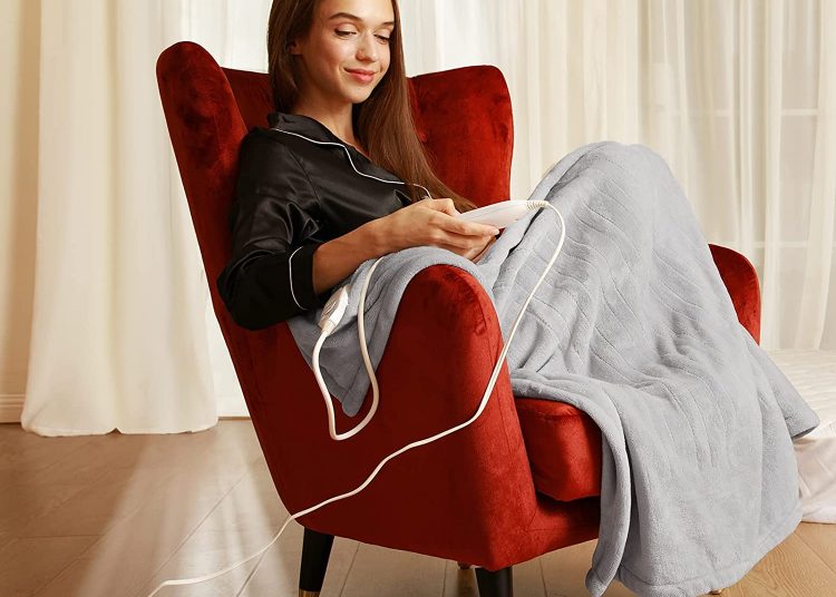 Amazon Epic Daily Deals - JinJeeo Heated Blanket Saves 21% at $42.49 Now