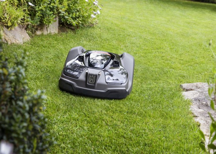 smart robotic lawn mower