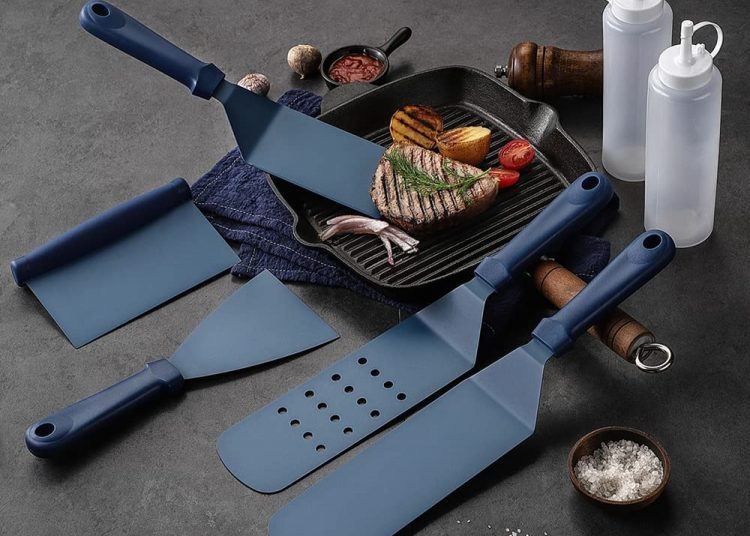 Wanbasion 7 Piece Blue BBQ Griddle Accessories Set